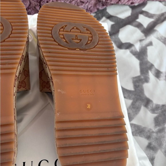 Beautiful & Authentic Tan GUGGI shoes - Picture 6 of 10